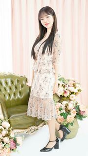 Jo Yuri feet photo thumbnail