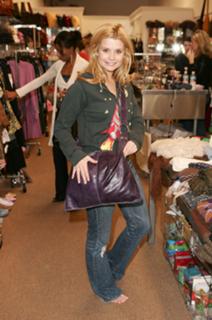 JoAnna Garcia Swisher feet photo thumbnail