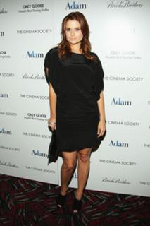 JoAnna Garcia Swisher feet photo thumbnail