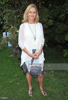 JoBeth Williams feet photo thumbnail
