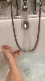 JoJo feet photo thumbnail