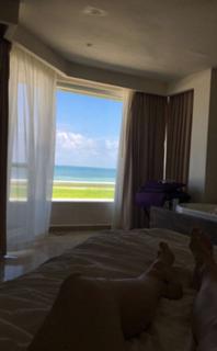 JoJo feet photo thumbnail