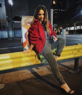 JoJo feet photo thumbnail