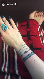JoJo feet photo thumbnail