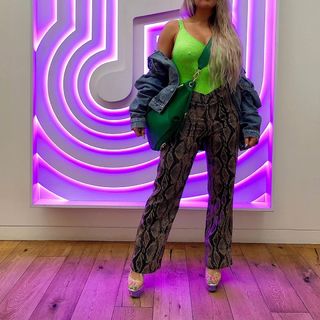 JoJo feet photo thumbnail