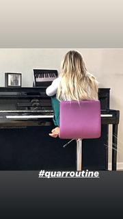 JoJo feet photo thumbnail