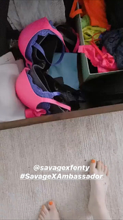 JoJo feet photo thumbnail
