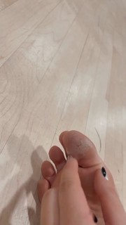 JoJo Siwa feet photo thumbnail