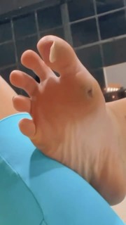 JoJo Siwa feet photo thumbnail