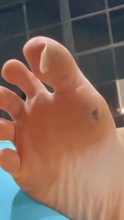 JoJo Siwa feet photo thumbnail