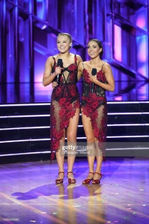 JoJo Siwa feet photo thumbnail