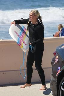 JoJo Siwa feet photo thumbnail