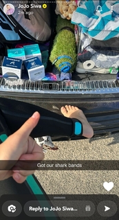 JoJo Siwa feet photo thumbnail