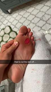 JoJo Siwa feet photo thumbnail