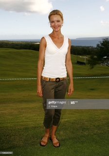 Joan Allen feet photo thumbnail