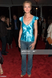 Joan Allen feet photo thumbnail