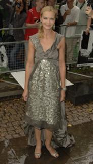 Joan Allen feet photo thumbnail