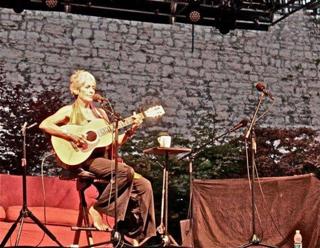 Joan Baez feet photo 11
