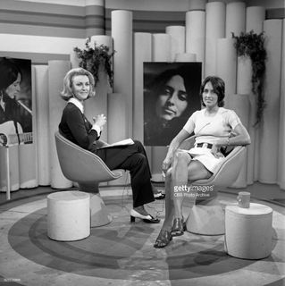 Joan Baez feet photo 11
