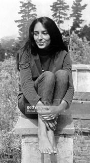 Joan Baez feet photo 10