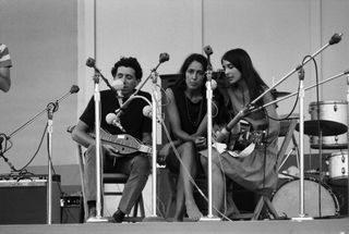 Joan Baez feet photo 6
