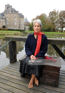 Joan Baez feet photo 3