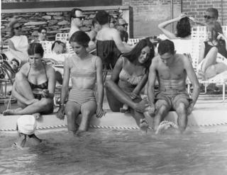 Joan Baez feet photo 19