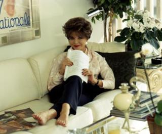 Joan Collins feet photo thumbnail