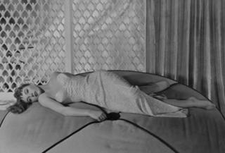 Joan Collins feet photo thumbnail