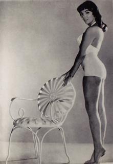 Joan Collins feet photo thumbnail