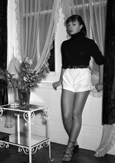 Joan Collins feet photo thumbnail