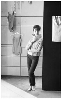 Joan Collins feet photo thumbnail