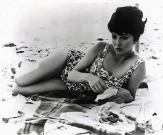 Joan Collins feet photo thumbnail
