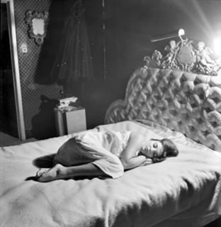 Joan Collins feet photo thumbnail