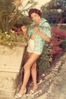 Joan Collins feet photo thumbnail
