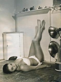 Joan Collins feet photo thumbnail