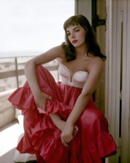 Joan Collins feet photo thumbnail