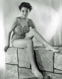 Joan Collins feet photo thumbnail