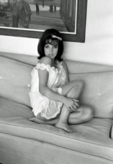 Joan Collins feet photo thumbnail