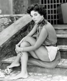 Joan Collins feet photo thumbnail