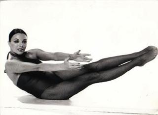 Joan Collins feet photo thumbnail