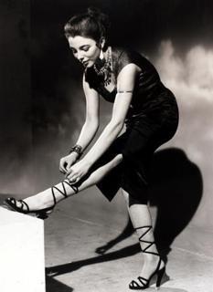 Joan Collins feet photo thumbnail