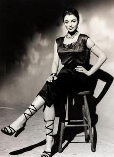 Joan Collins feet photo thumbnail