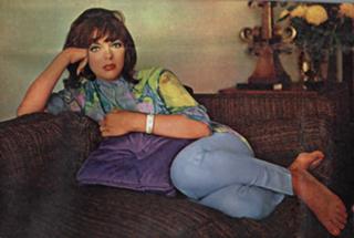 Joan Collins feet photo thumbnail