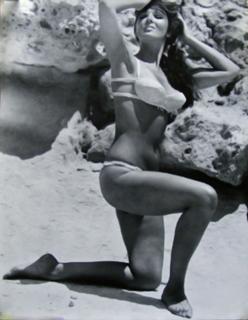 Joan Collins feet photo thumbnail