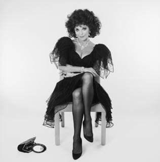 Joan Collins feet photo thumbnail
