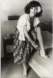 Joan Collins feet photo thumbnail