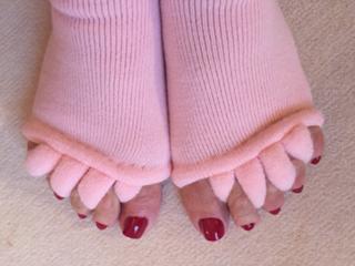Joan Collins feet photo thumbnail
