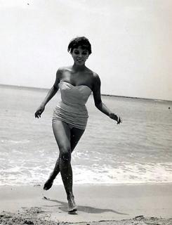 Joan Collins feet photo thumbnail