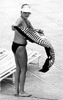 Joan Collins feet photo thumbnail